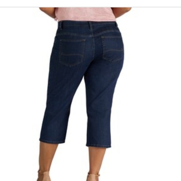 Women's Plus Size Easy Fit Capri Jean - Picture 4 of 4